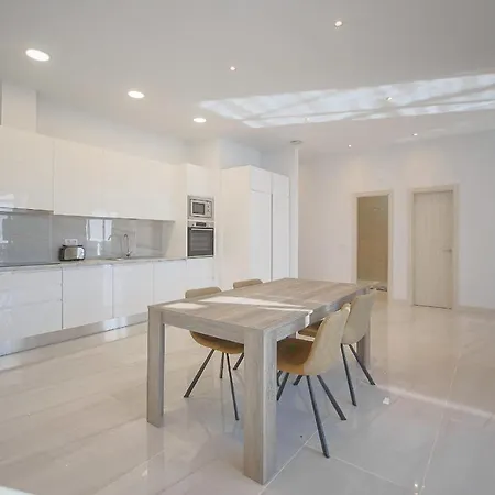 Atlantico Plaza 6a - 2 Beds - 2 Baths *